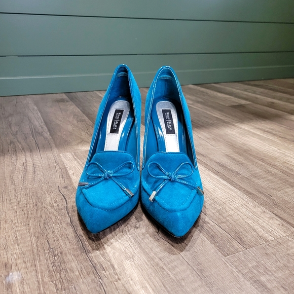 White House Black Market Teal Heels - Picture 2 of 6
